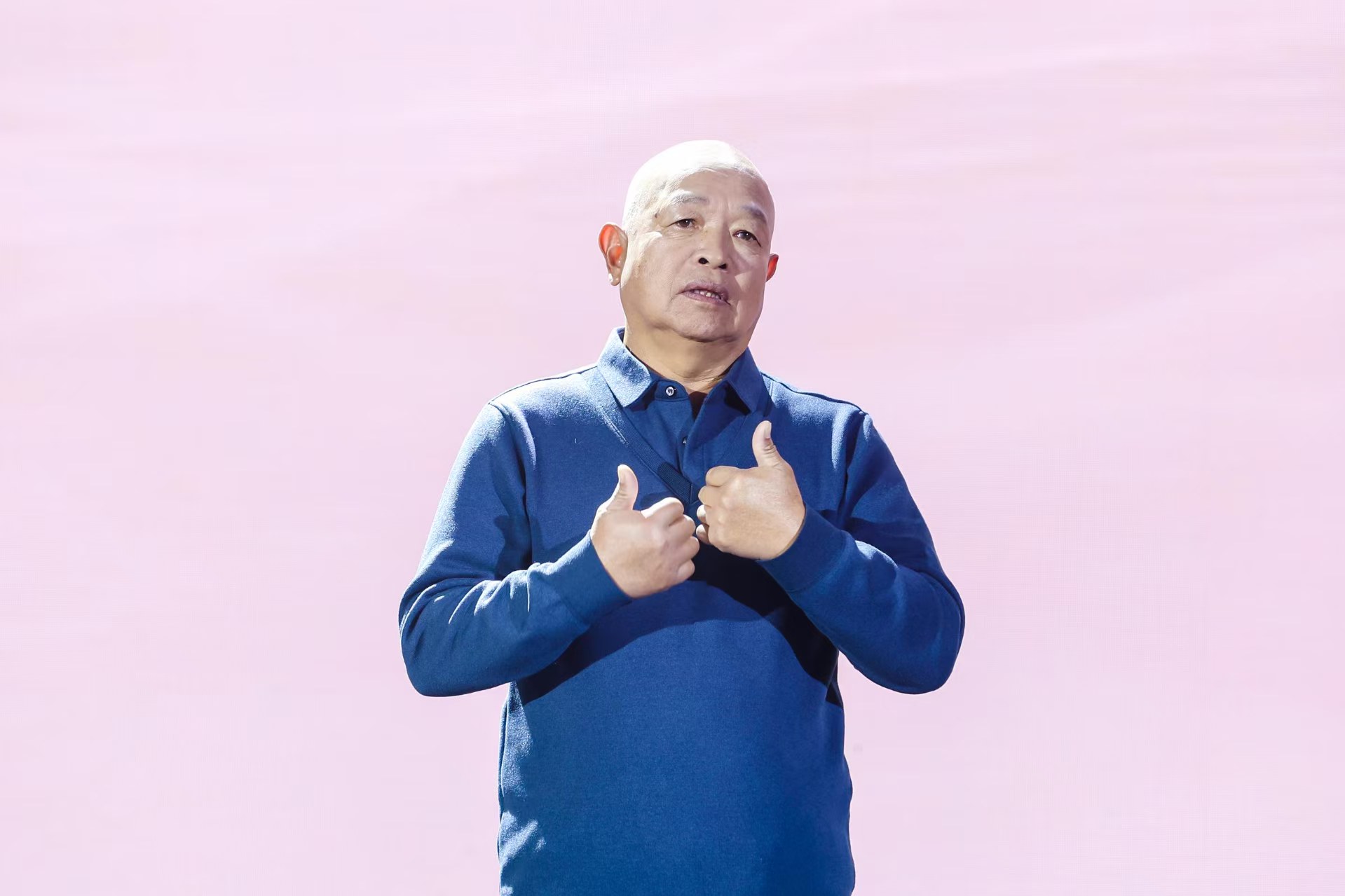 “山東好人”、煙臺市無聲洗車場經(jīng)理柳興濤。人民視頻供圖。