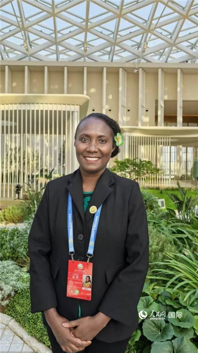 所羅門群島婦女、青年、兒童與家庭事務(wù)部新聞發(fā)言人尼祿·凡科莎接受人民網(wǎng)采訪。 人民網(wǎng) 吳詩敏攝