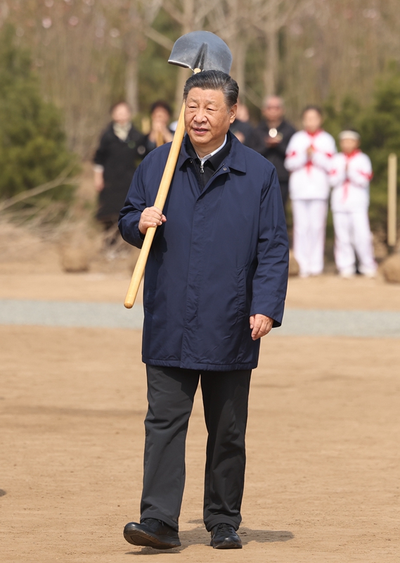 2024年4月3日，習(xí)近平總書記來(lái)到北京市通州區(qū)潞城鎮(zhèn)參加首都義務(wù)植樹活動(dòng)。