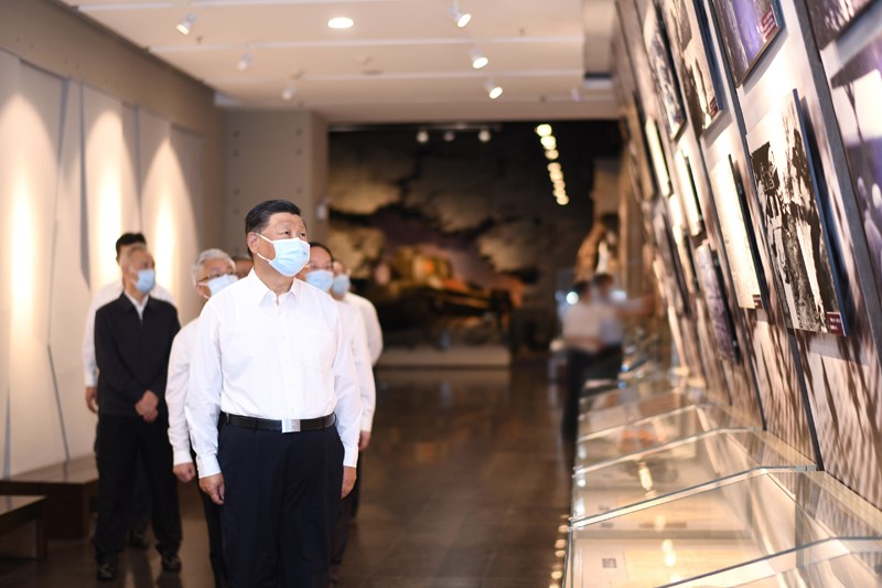 2022年8月16日至17日，中共中央總書記、國家主席、中央軍委主席習(xí)近平在遼寧考察。這是16日下午，習(xí)近平在錦州市考察遼沈戰(zhàn)役紀(jì)念館。 新華社記者 燕雁 攝