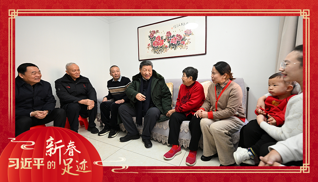 2025年1月23日，農(nóng)歷新年前夕，習(xí)近平總書記在遼寧沈陽(yáng)大東區(qū)長(zhǎng)安街道長(zhǎng)安小區(qū)考察時(shí)，走進(jìn)居民郎素蘭家中看望。