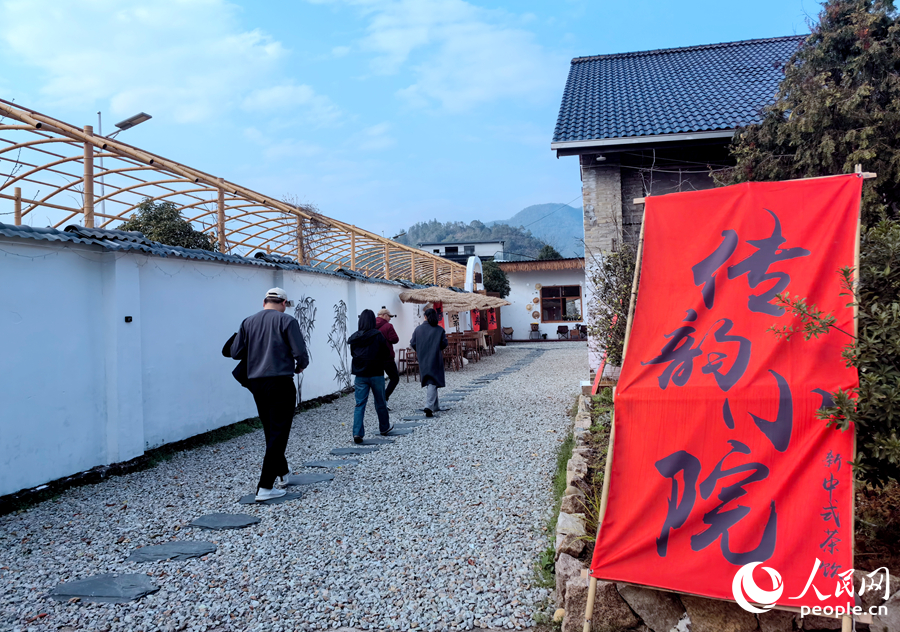 舊茶廠改造后的“傳韻小院”新中式茶館。人民網(wǎng)記者 林曉麗攝