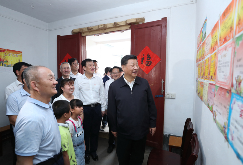 2019年5月20日，習(xí)近平總書記在江西省贛州市于都縣梓山鎮(zhèn)潭頭村看望村民孫觀發(fā)一家人。
