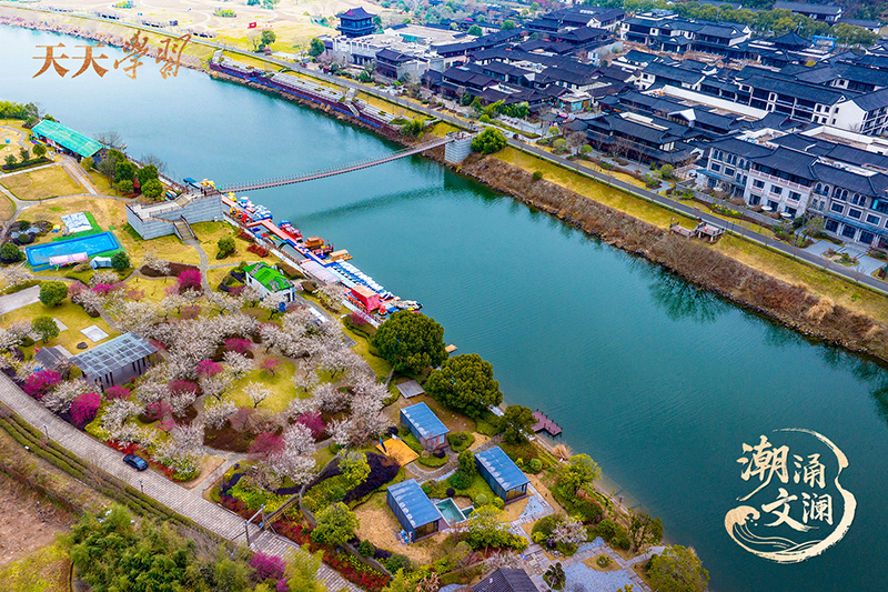 2025年2月17日，浙江紹興，嵊州市越劇小鎮(zhèn)和濕地公園梅花盛開(kāi)。