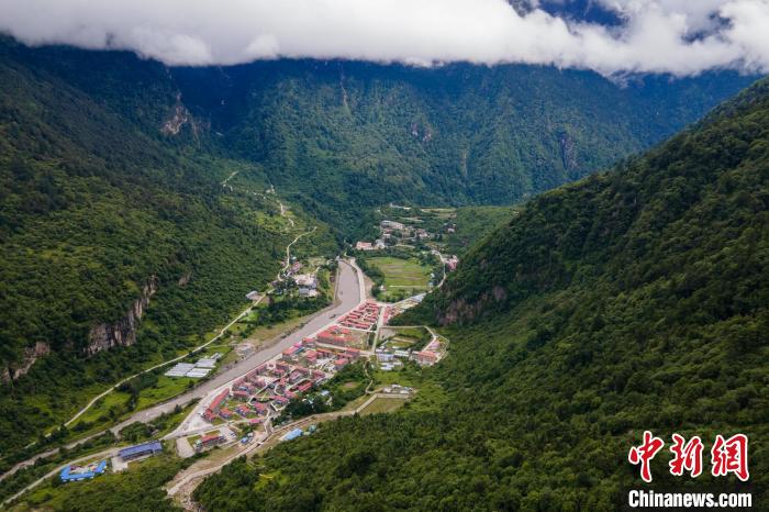 西藏山南勒布溝風(fēng)光?！〗w波 攝
