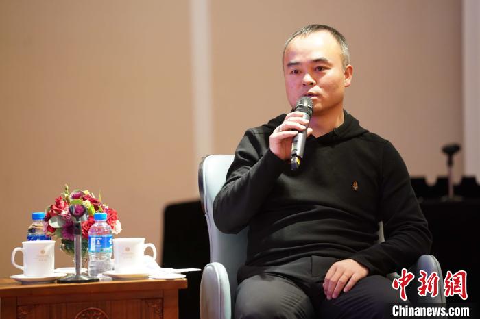 圖為<a target='_blank' >中新社</a>青海分社社長(zhǎng)胡鐘藝就加強(qiáng)瀾湄流域新聞報(bào)道發(fā)表觀點(diǎn)?！√K丹 攝