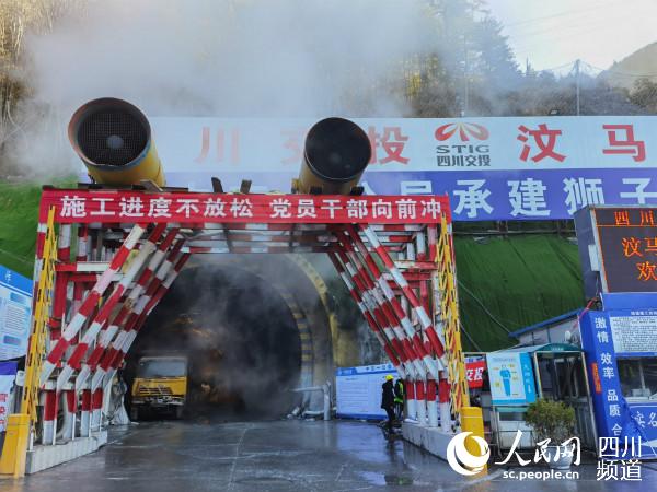 獅子坪隧道口。郭瑩 攝