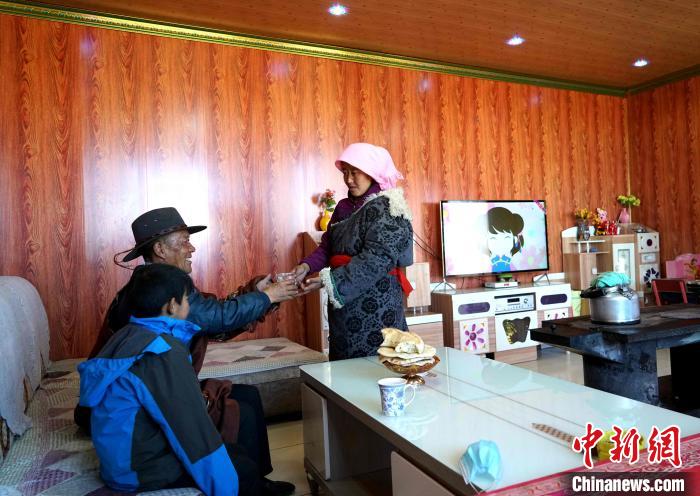 圖為易地搬遷后的哇保家。　才項什姐 攝