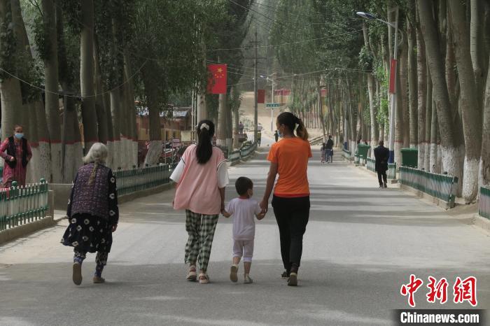 圖為進藏先遣英雄連誓師地原址所在的新疆維吾爾自治區(qū)和田地區(qū)于田縣普魯村現(xiàn)貌。　楊程晨 攝