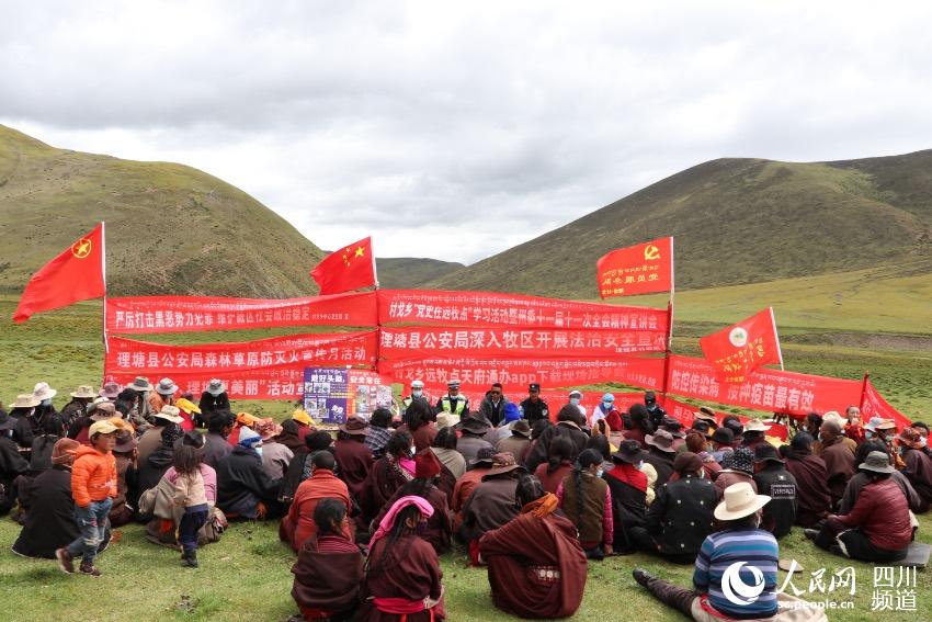 草地上宣講。巴登攝