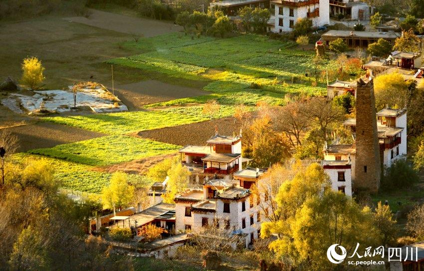 丹巴美景。李永安攝