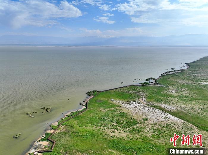 圖為航拍都蘭湖國家濕地公園?！∑钤鲚?攝