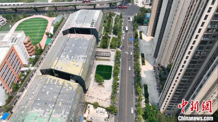 匯泉路社區(qū)一角?！「呒午?攝