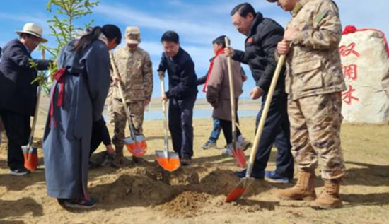 保護(hù)黃河干支流域生態(tài)，軍地共建“雙擁林”防護(hù)帶。四川省退役軍人事務(wù)廳供圖