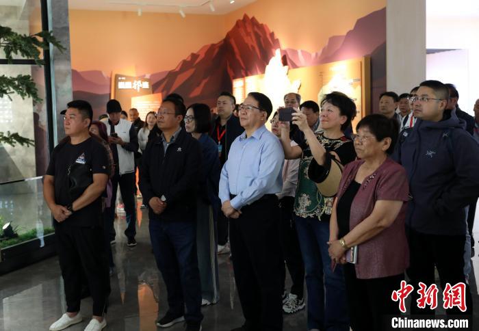圖為臺(tái)商參訪祁連山國家公園生態(tài)科普館。　薛蒂 攝