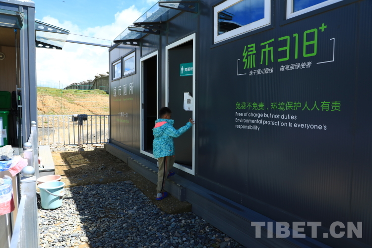 圖為小孩投遞飲料空瓶后免費(fèi)如廁.JPG 圖為小孩投遞飲料空瓶后免費(fèi)如廁.JPG