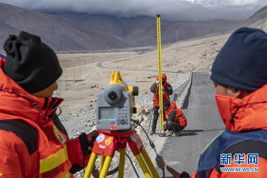 （新華全媒頭條·圖文互動）（10）往更高處長、往長春北京方向移動——來自海拔8848.86米的報告