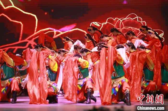 圖為農(nóng)行西藏分行演出現(xiàn)場?！∞r(nóng)行西藏分行 供圖