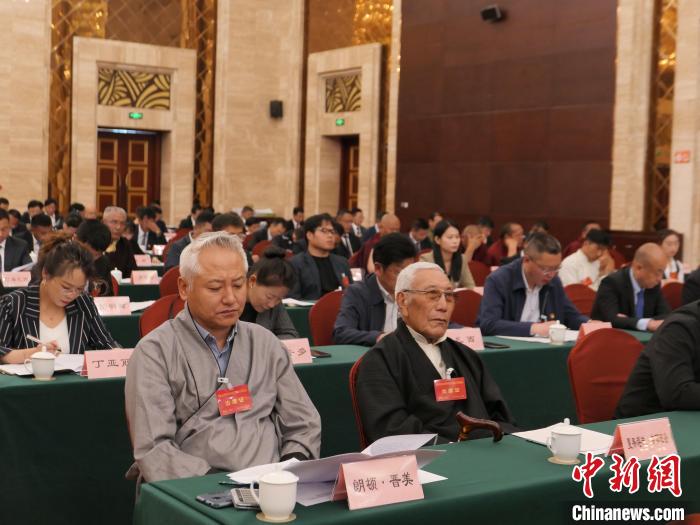 圖為西藏自治區(qū)各族各界慶祝中國(guó)共產(chǎn)黨成立100周年座談會(huì)現(xiàn)場(chǎng)。　謝牧 攝