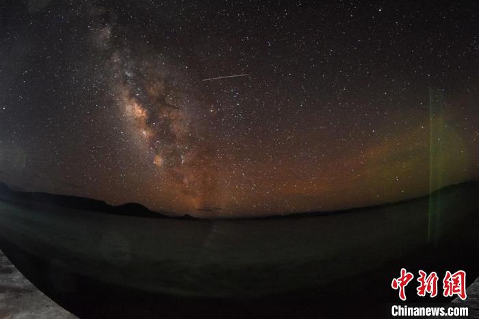 錯鄂湖星空璀璨，一顆流星劃過?！?lt;a target='_blank' ></p><p  align=