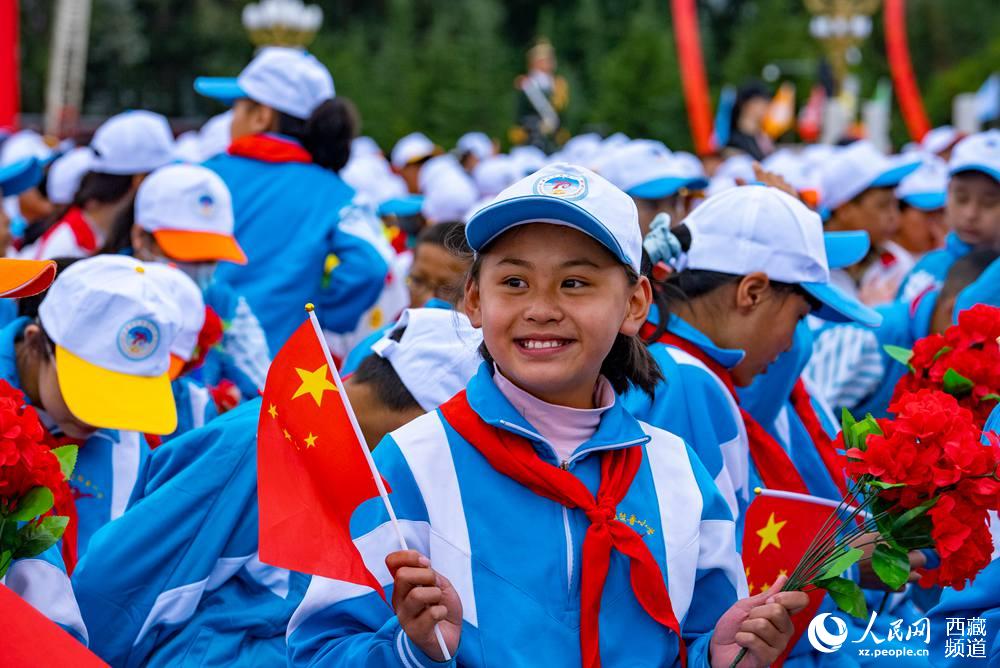 8月19日10時(shí)，慶祝西藏和平解放70周年大會(huì)在拉薩市布達(dá)拉宮廣場隆重舉行。徐馭堯 攝