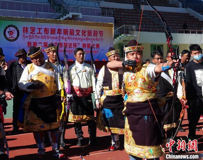 圖為響箭比賽現(xiàn)場?！∪轿木?攝