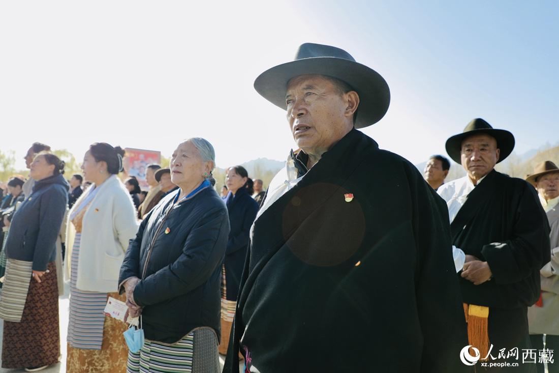 升旗儀式現(xiàn)場。人民網(wǎng) 次仁羅布攝