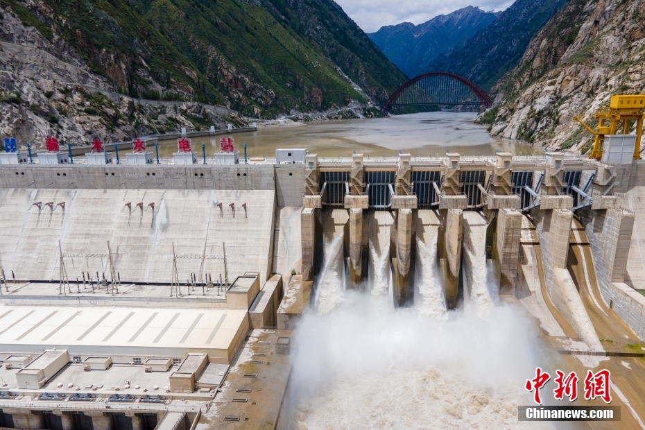 資料圖為2021年8月7日，西藏山南雅魯藏布江上的藏木水電站。（無人機(jī)畫面） <a target='_blank' href='/'><p  align=