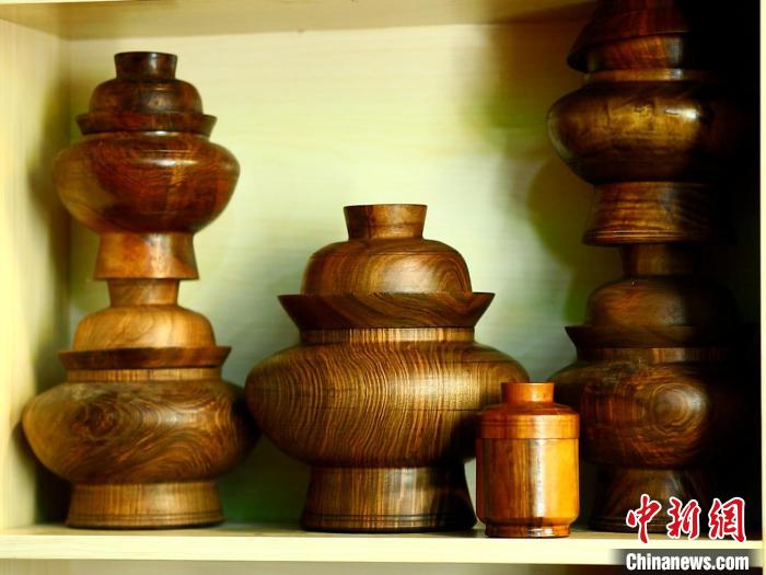 圖為各種木碗成品?！?鄧巴 　攝