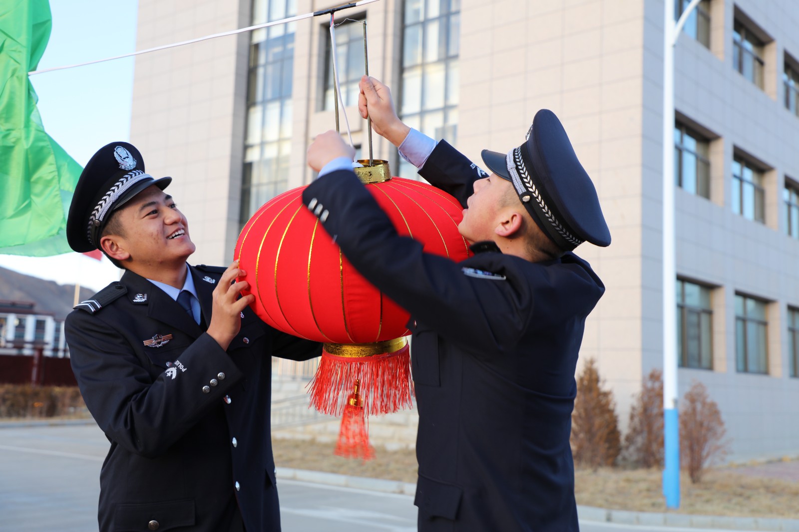 （要聞 新媒體）雪域邊關(guān)的他們，是歸途的(4189296)-20230122091651.jpg