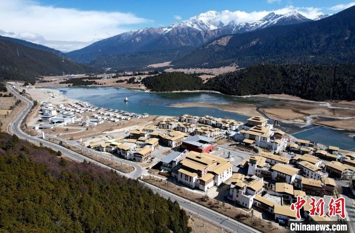 2月17日，西藏林芝魯朗小鎮(zhèn)。(無人機(jī)照片) 李林 攝