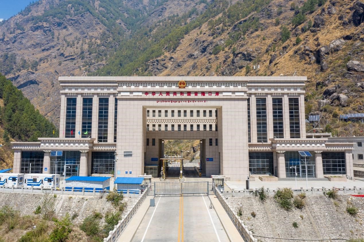 吉隆口岸航拍畫(huà)面。人民網(wǎng)記者 唐宋攝