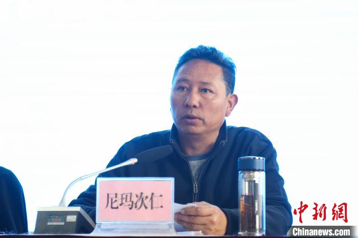 西藏自治區(qū)體育局黨組副書記、局長(zhǎng)尼瑪次仁講話?！∝暣_ 攝