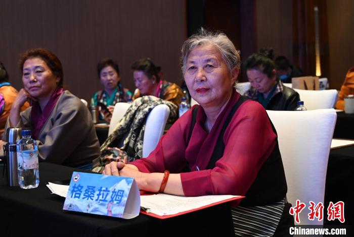 圖為西藏銀發(fā)旅游產(chǎn)品體驗團老年代表?！≮w朗 攝