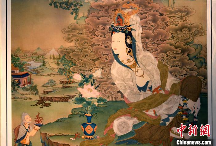 圖為5月16日，展覽中新創(chuàng)唐卡作品《靜息觀音》(局部)?！±盍?攝