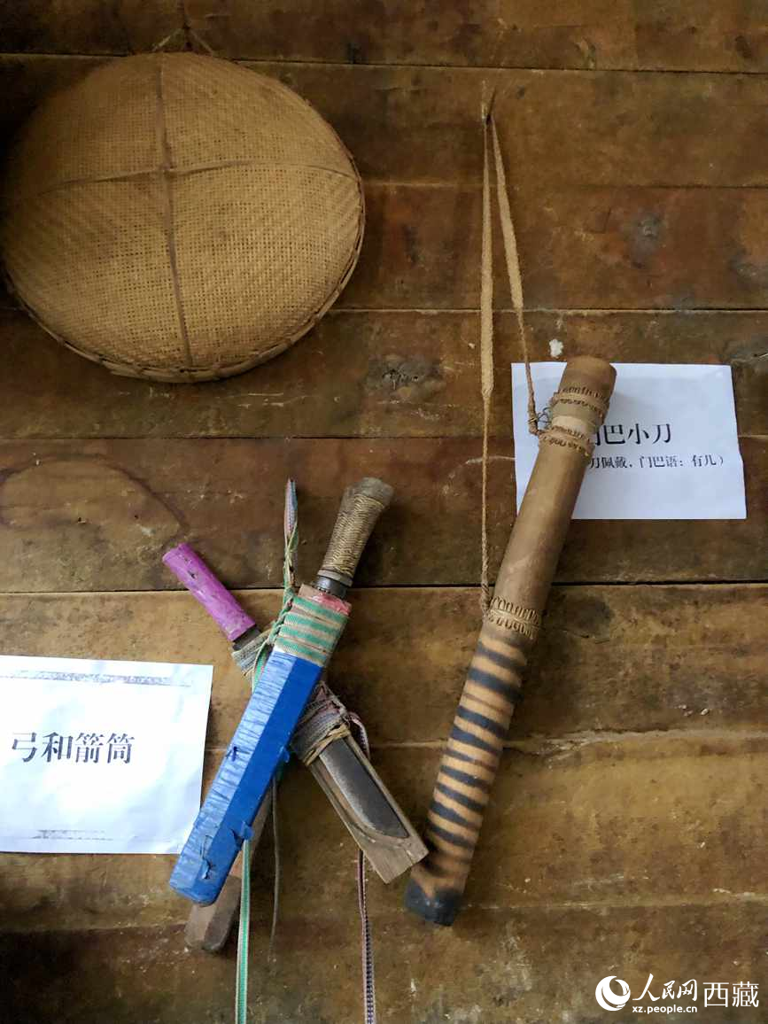 當(dāng)?shù)鬲?dú)具特色的藤竹工藝品。