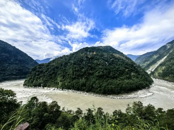 幾代建設(shè)者，歷經(jīng)半個(gè)多世紀(jì)完成！這是一條怎樣的公路？