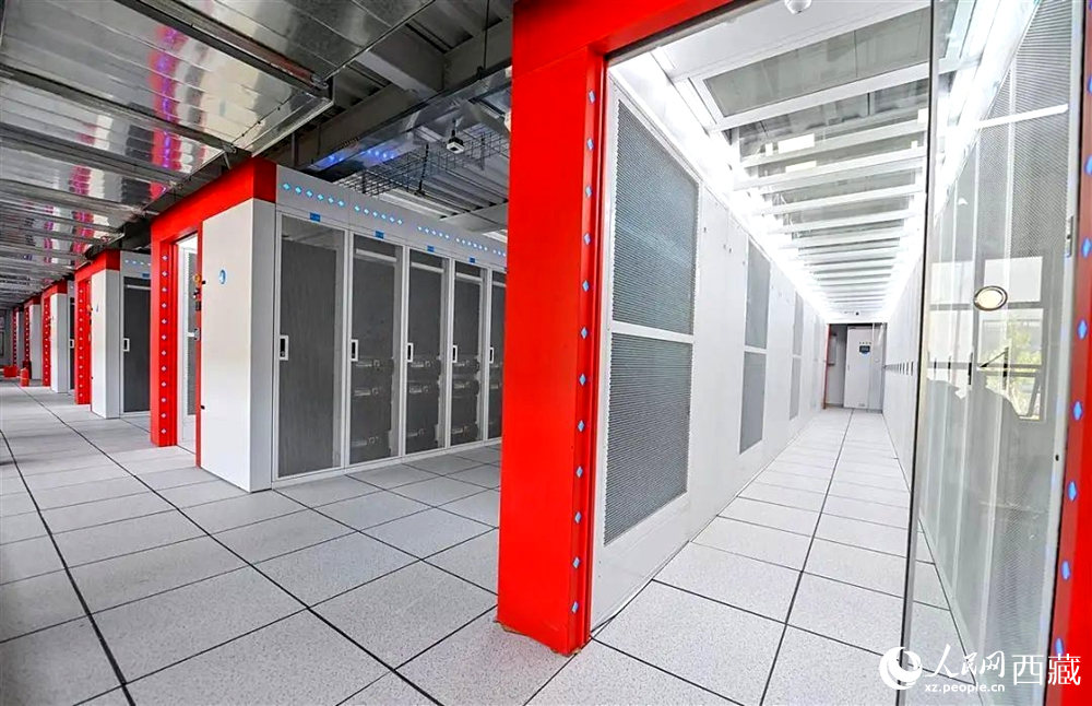 西藏“雅江1號”人工智能先進計算中心機房。人民日報記者 鮮敢攝