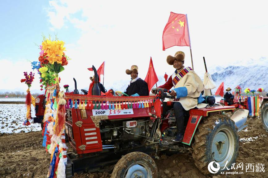 拉薩市墨竹工卡縣唐加鄉(xiāng)莫沖村的春耕儀式現(xiàn)場(chǎng)。人民網(wǎng) 次仁羅布攝