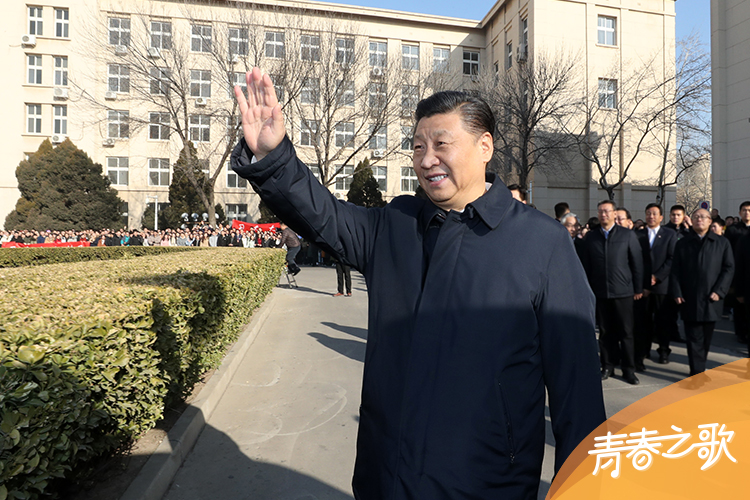2019年1月17日，習(xí)近平在天津南開大學(xué)向?qū)W生揮手致意。